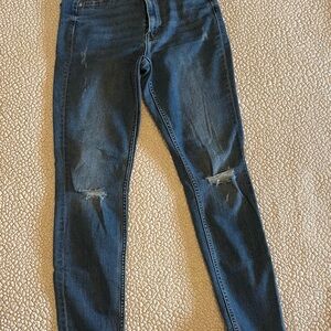 H&M Women’s Stylish Blue Distressed Jeans. Size 4